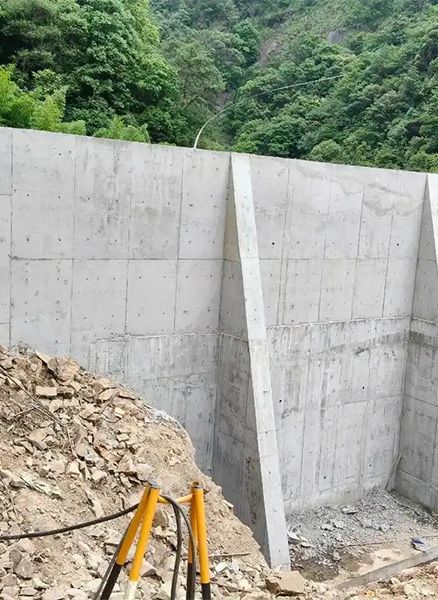 济宁金乡县重力式挡土墙
